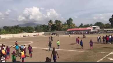 La finale du Championnat de Première Division entre Arcahaie FC et Violette Athlétic Club tourne au vinaigre. - Arcahaie