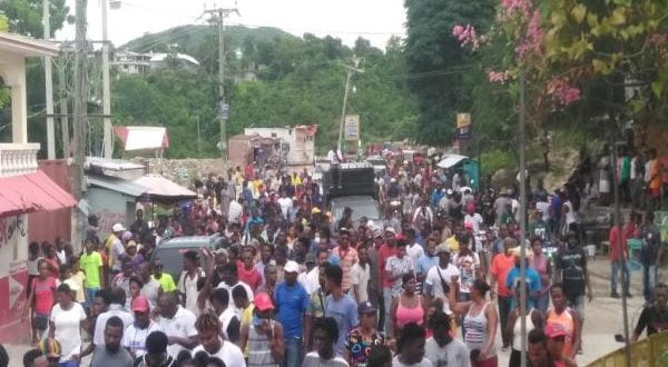 Manifestation spontanée à Miragoâne pour réclamer la libération de l'ex sénateur Cassy. - Nenel Cassy