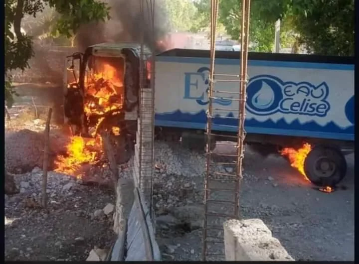 Mobilisation contre Jovenel Moise: Plusieurs véhicules incendiés à l'Arcahaie. - Manifestation