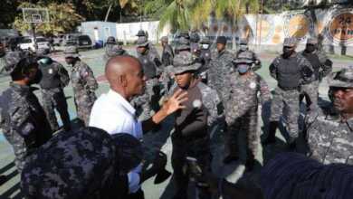 Fantômes 509 vs Swat : Jovenel Moïse a visité la base de l’unité SwatTeam endeuillée - Spnh