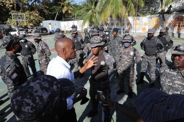 Fantômes 509 vs Swat : Jovenel Moïse a visité la base de l’unité SwatTeam endeuillée - fantômes 509, oposition, PNH, Spnh