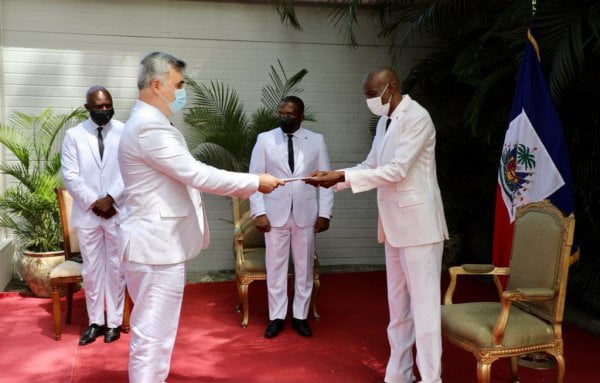 Jovenel Moïse a reçu les lettres d'accréditation du nouvel ambassadeur russe en Haïti  -