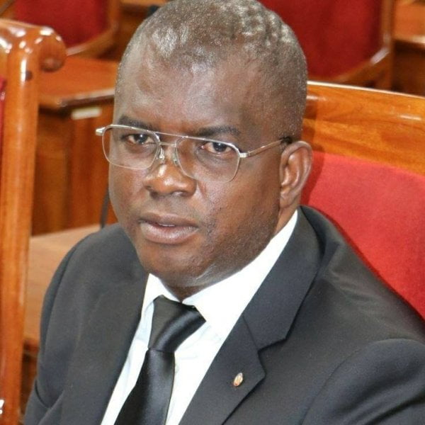 Séisme : Le sénateur Rony Célestin signe un chèque de 25 millions de gourdes au profit des victimes - Rony Celestin