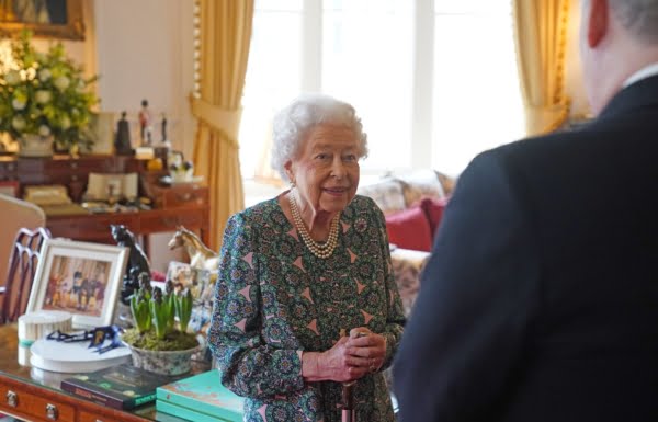 Royaume-Uni : la Reine Elizabeth II positive à la Covid-19 - Covid-19