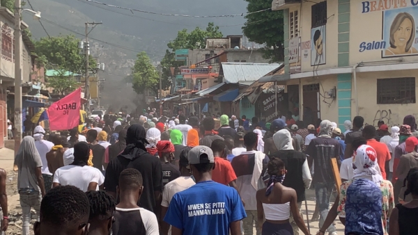 Situation de panique à Port-au-Prince pour exiger la libération du chef de gang de « Baz Pilat » - Arrestation du chef de Baz Pilat, Haïti, Protestation à Port-au-Prince