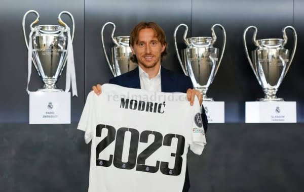 Luka Modric prolonge d'un an avec le Real Madrid - Luka Modric, Prologation de Luka Modric, Real Madrid