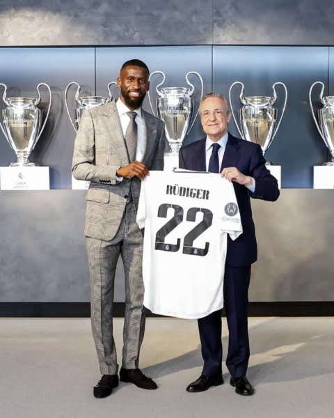 Le numéro du défenseur Antonio Rüdiger dévoilé par le Real Madrid - Antonio Rüdiger au Real Madrid, Dossard d'Antonio Rüdiger au Real Madrid, Real Madrid