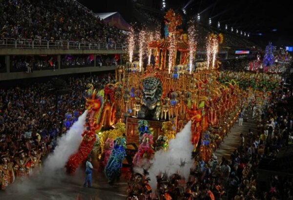 BRÉSIL-Carnaval 2023: Une manne pour Rio -