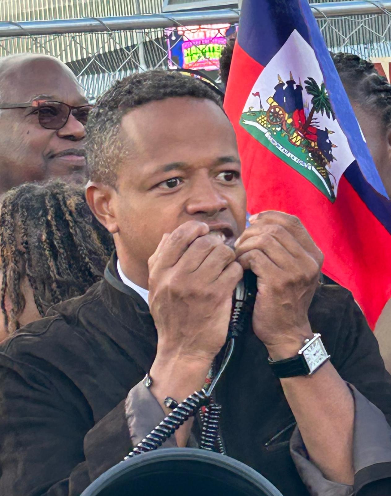 Quand les Haïtiens se mettent en colère en terre étrangère - Long Island, Manifestation