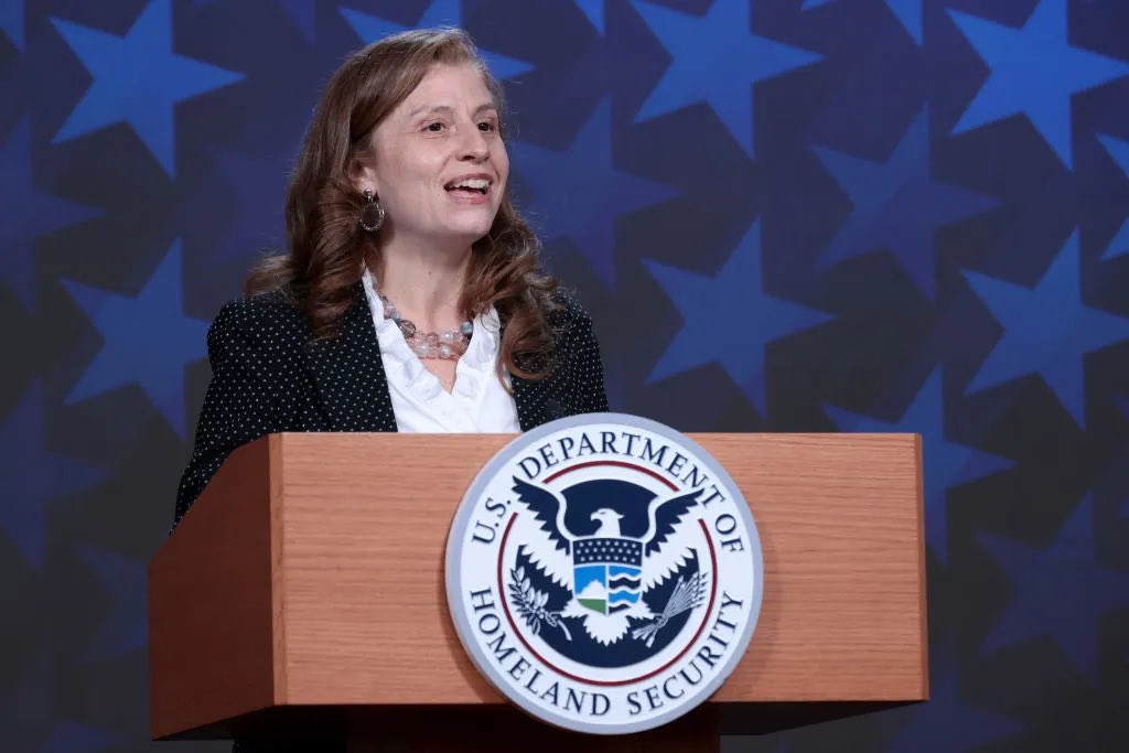 L’USCIS à l’honneur : la directrice Jaddou et le DHS saluent le travail des equipes RAIO - inauguration