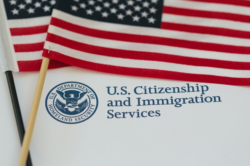 USCIS : bonne nouvelle pour 100 nouveaux citoyens américains - Local