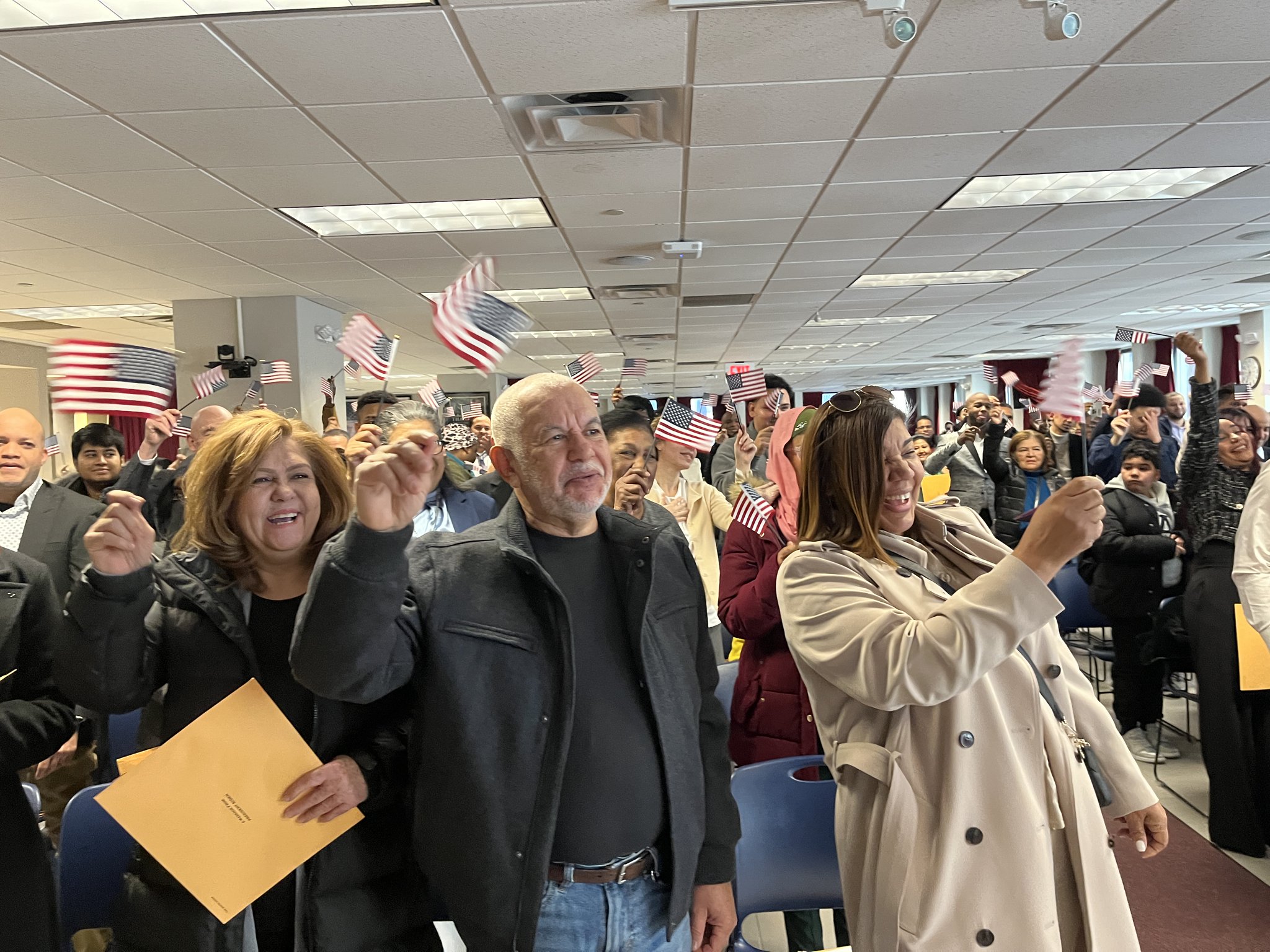 Bonne nouvelle : 120 nouveaux citoyens américains ont prêté serment à Manhattan - République Dominicaine